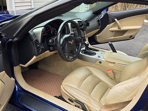 Used 2005 Chevrolet Corvette Coupe w/ Preferred Equipment Group image 2