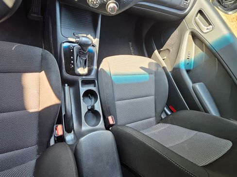 Used 2017 Kia Forte LX image 10