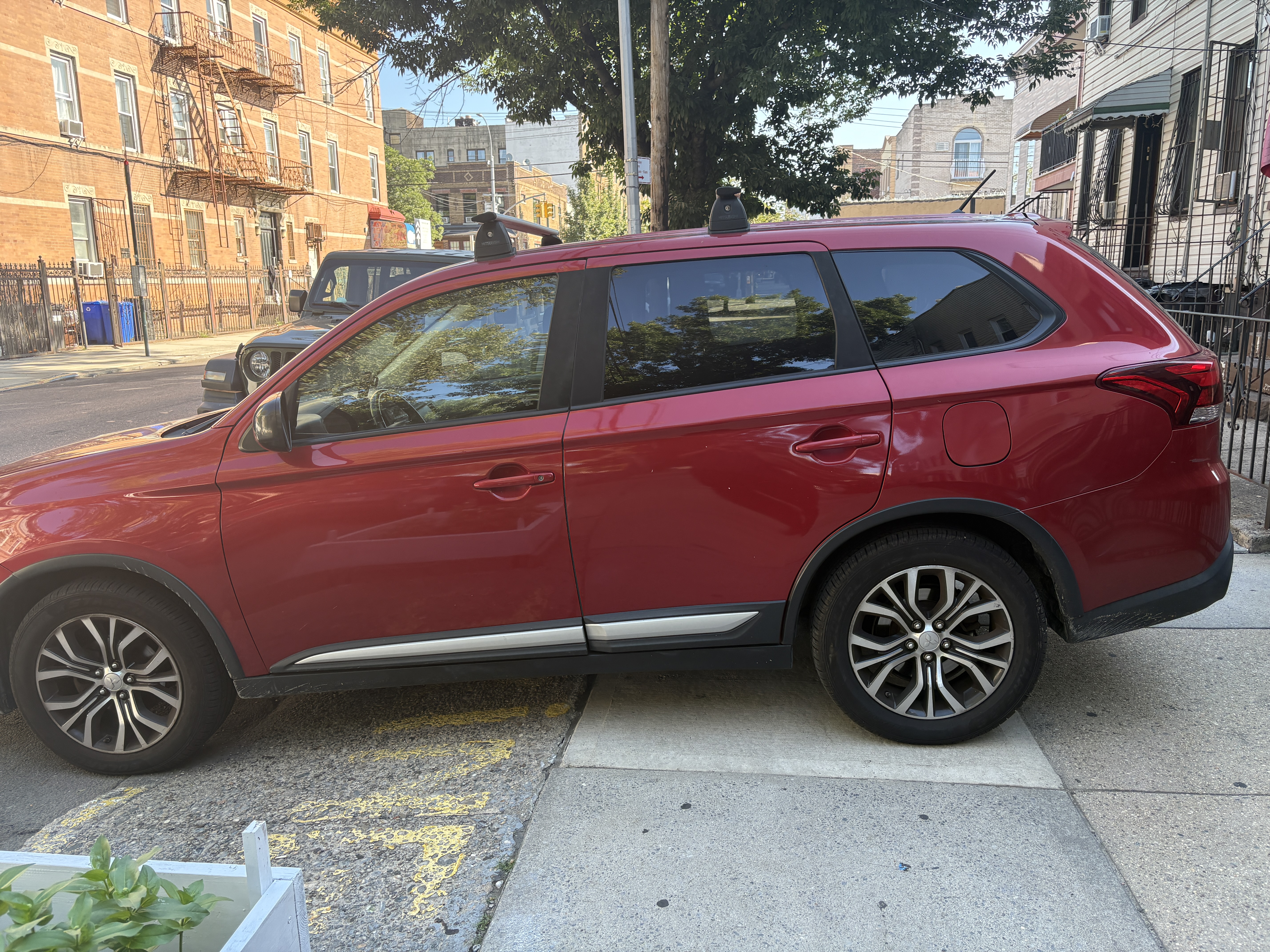 Used 2016 Mitsubishi Outlander ES AWD/4WD image 6