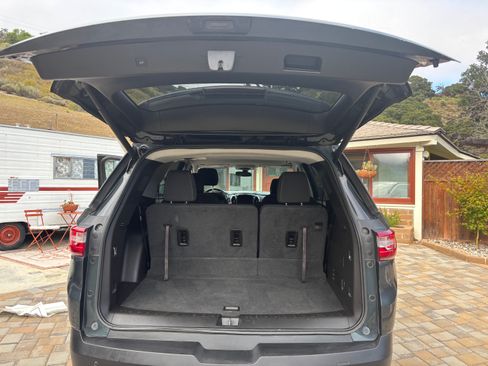 Used 2019 Chevrolet Traverse LT FWD image 11