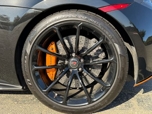 Used 2018 McLaren 570S Spider RWD image 11