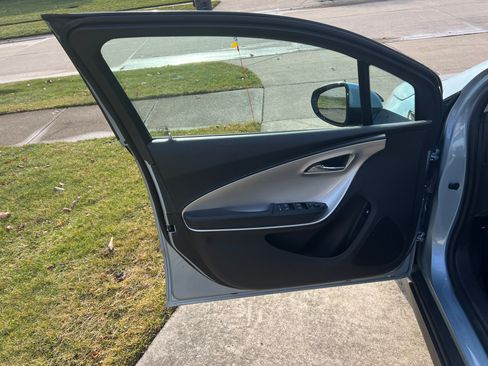 Used 2015 Chevrolet Volt w/ Enhanced Safety Package 1 image 8