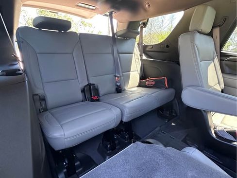 Used 2024 Chevrolet Tahoe LT w/ LT Signature Plus Package RWD image 15