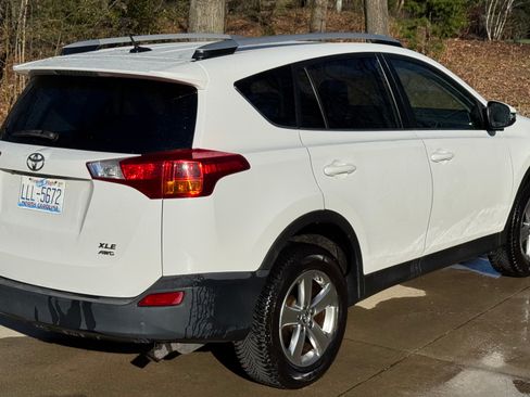 Used 2015 Toyota RAV4 XLE AWD/4WD image 4