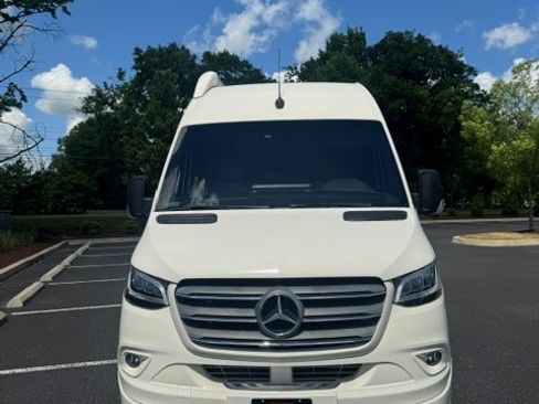 Used 2022 Mercedes-Benz Sprinter 3500 image 4
