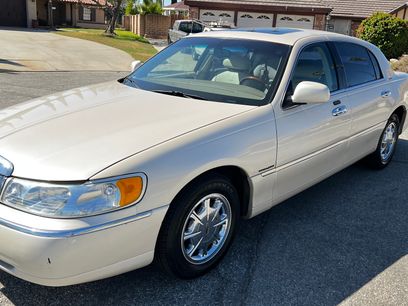 Used 2001 Lincoln Town Car Signature