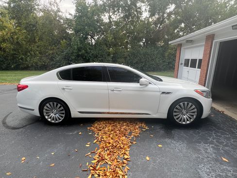 Used 2015 Kia K900 Premium w/ Interior Highline Package image 5