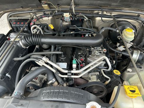 Used 2005 Jeep Wrangler Unlimited Rubicon w/ Sahara Edition Group image 17