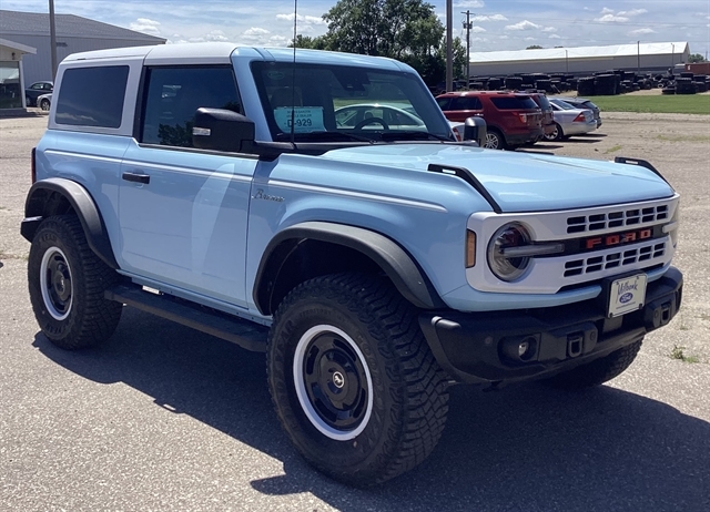 Used 2024 Ford Bronco Heritage Edition AWD/4WD image 1
