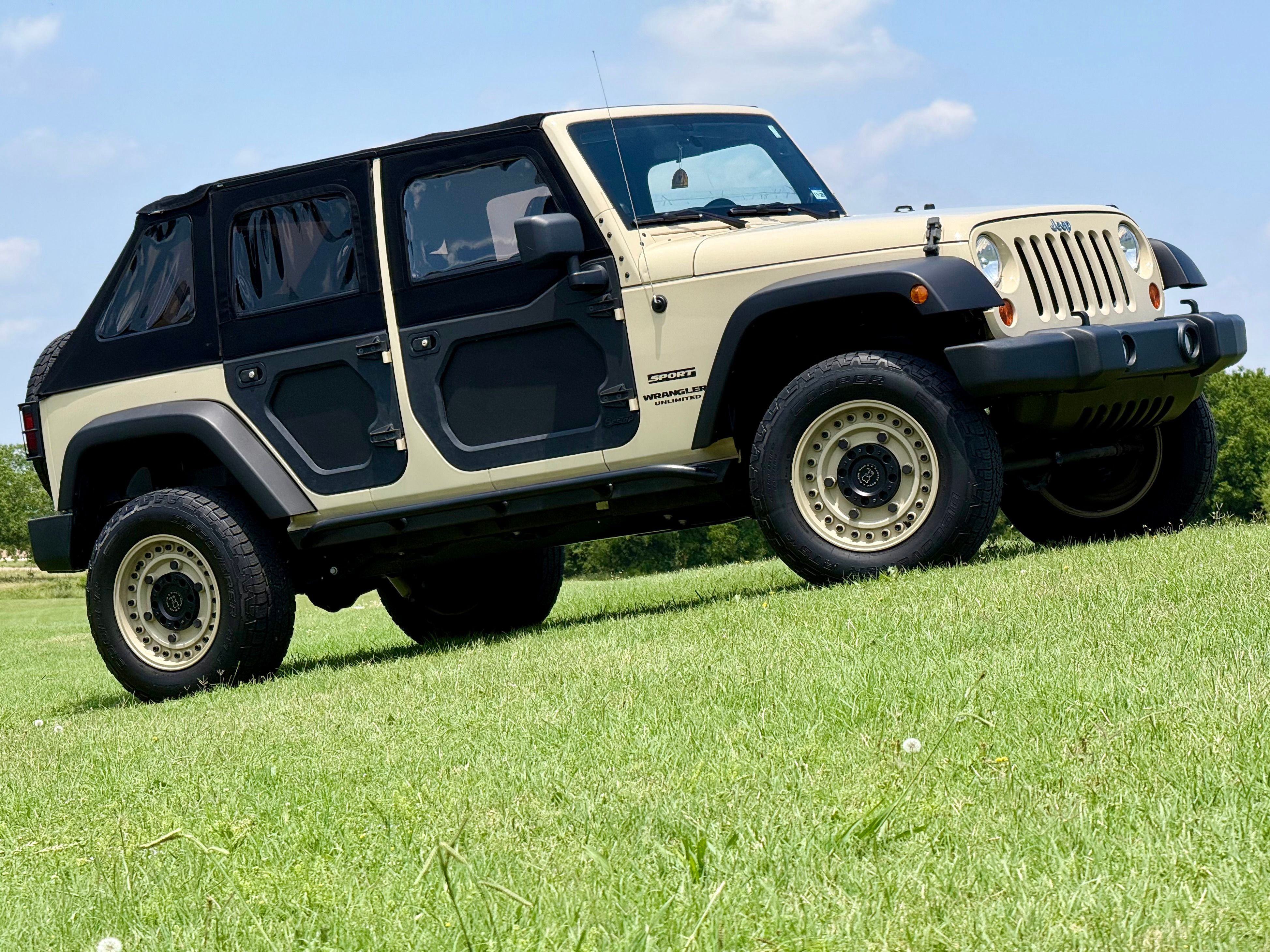 Used 2012 Jeep Wrangler Unlimited Sport AWD/4WD image 4