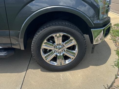 Used 2019 Ford F150 Lariat w/ Equipment Group 502A Luxury AWD/4WD image 8