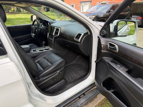 Used 2013 Jeep Grand Cherokee Altitude AWD/4WD image 19