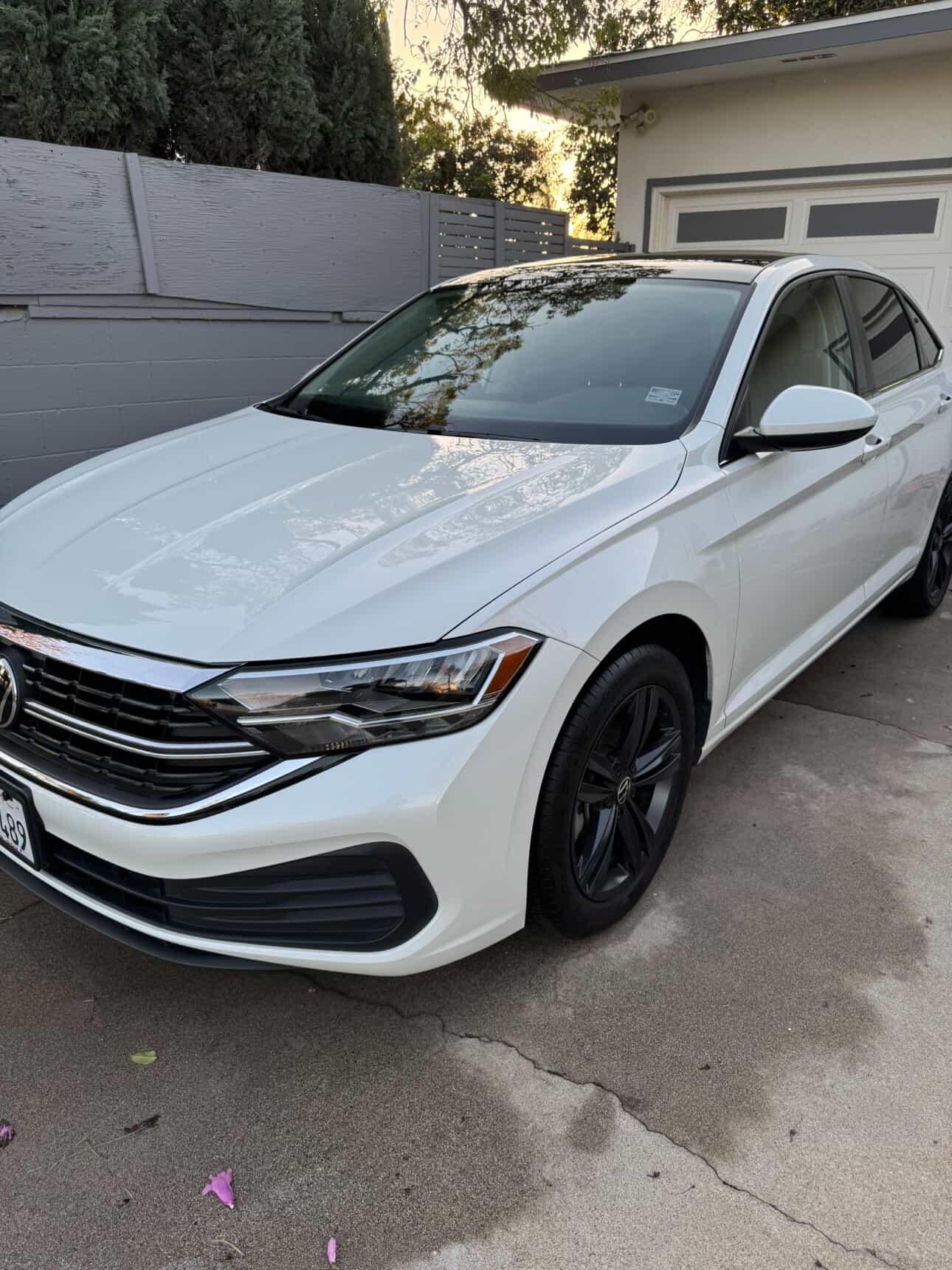 Used 2023 Volkswagen Jetta SE FWD image 1