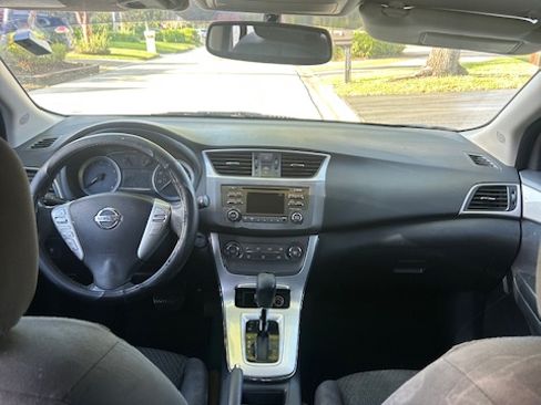 Used 2014 Nissan Sentra SR w/ SR Driver Package FWD image 6