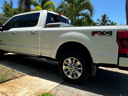 Used 2022 Ford F350 Limited AWD/4WD image 5