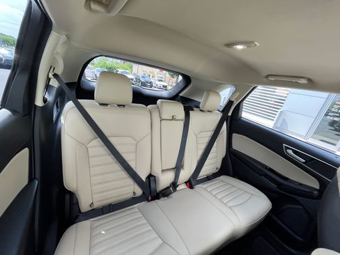 Used 2020 Ford Edge SEL w/ Convenience Package image 9