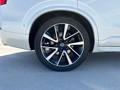 Used 2018 Volvo XC90 T8 Momentum w/ Convenience Package AWD/4WD image 12