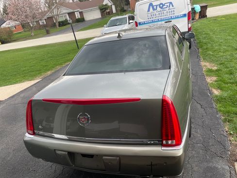 Used 2011 Cadillac DTS Premium image 6
