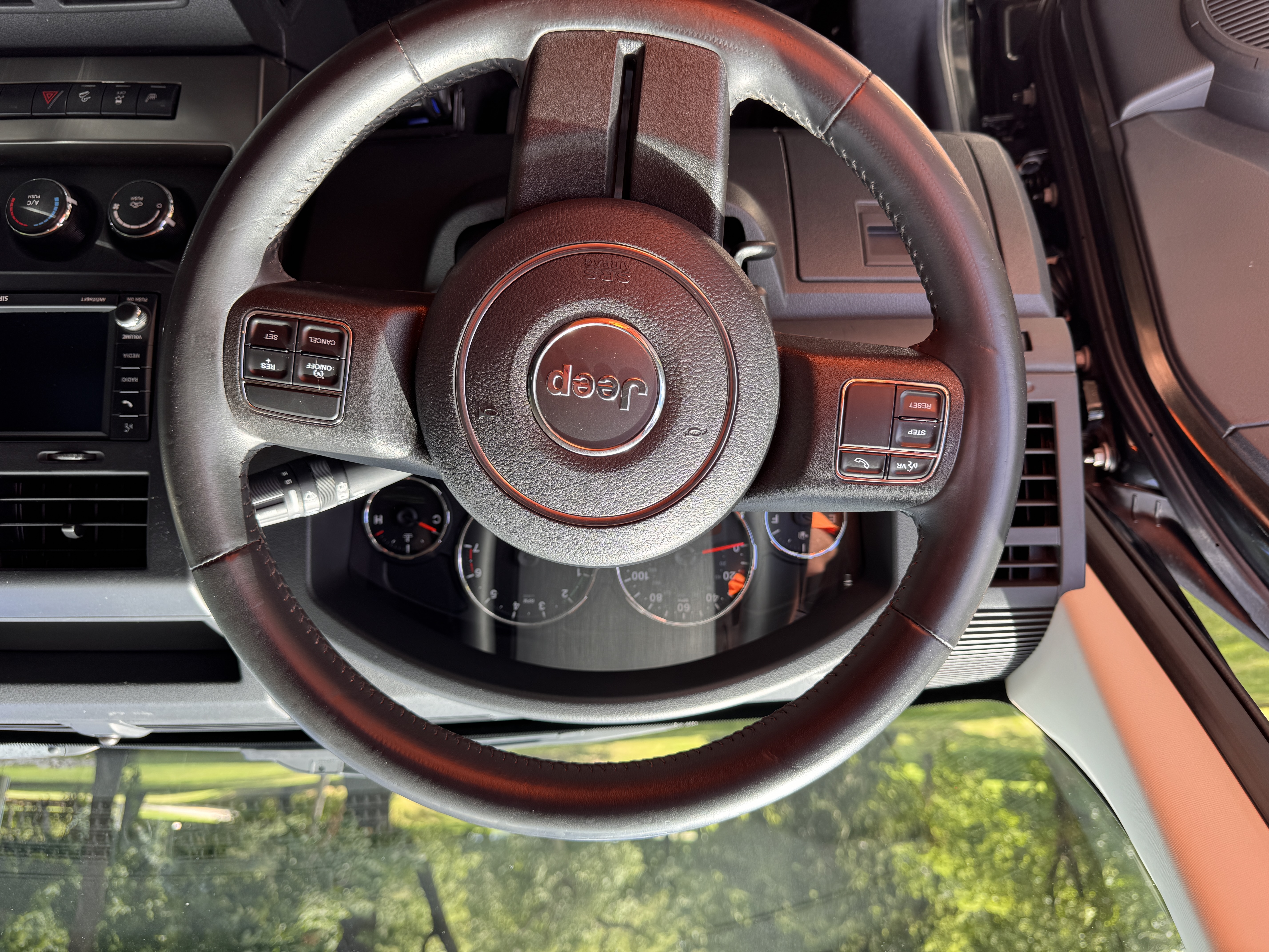 Used 2012 Jeep Liberty Sport AWD/4WD image 9