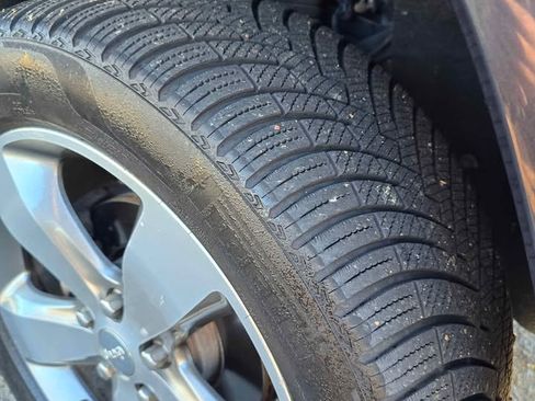 Used 2014 Jeep Grand Cherokee Overland image 12