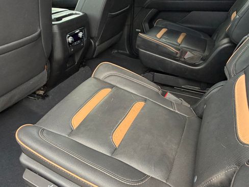 Used 2023 GMC Yukon XL AT4 w/ AT4 Premium Plus Package image 4