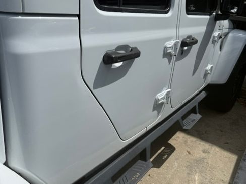 Used 2022 Jeep Gladiator Rubicon w/ LED Lighting Group AWD/4WD image 5