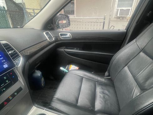 Used 2012 Jeep Grand Cherokee Laredo image 8