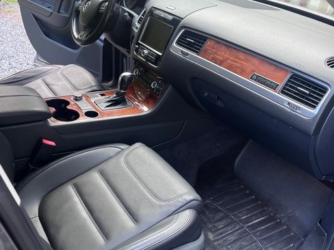 Used 2012 Volkswagen Touareg TDI AWD/4WD image 13