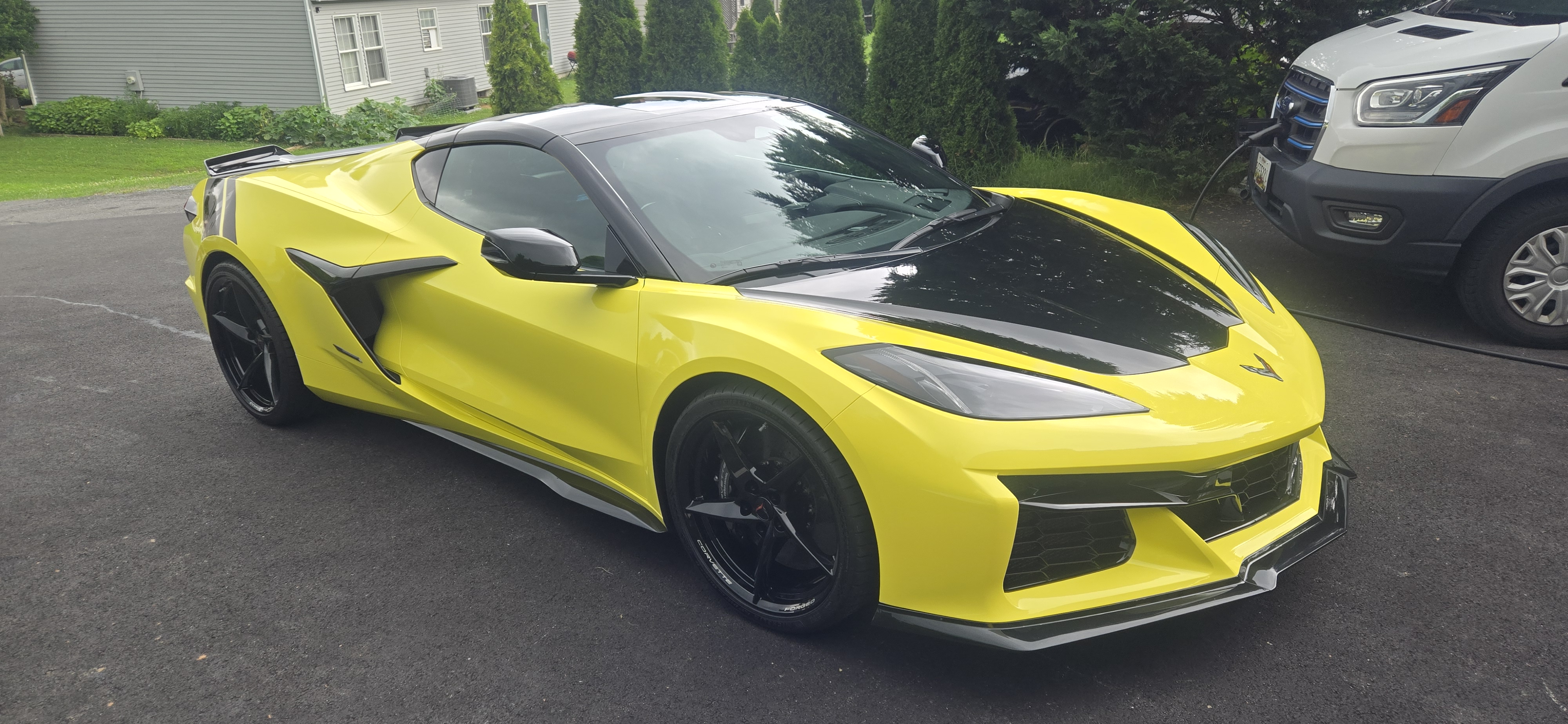 Used 2025 Chevrolet Corvette E-Ray w/ Stealth Interior Trim Package AWD/4WD image 2