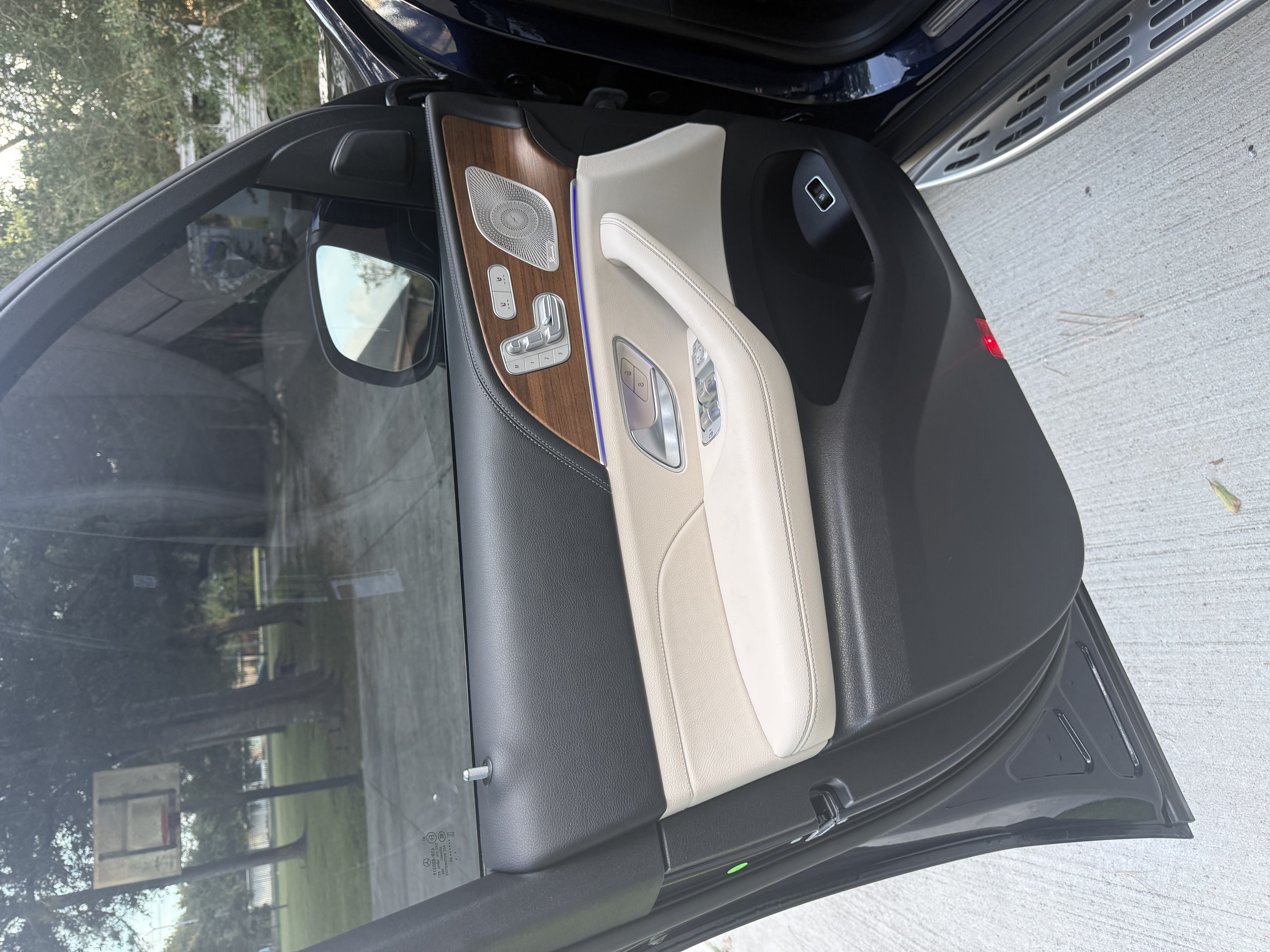 Used 2022 Mercedes-Benz GLS 450 4MATIC image 9