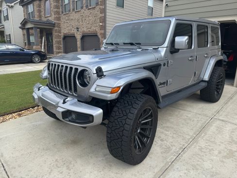 Used 2021 Jeep Wrangler Unlimited Sahara AWD/4WD image 2