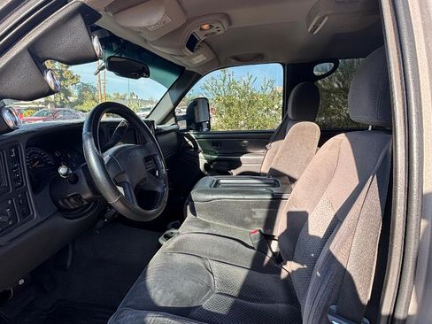 Used 2007 Chevrolet Silverado 2500 LT w/ Heavy-Duty Power Package AWD/4WD image 8