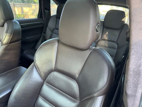 Used 2011 Porsche Cayenne Turbo image 16