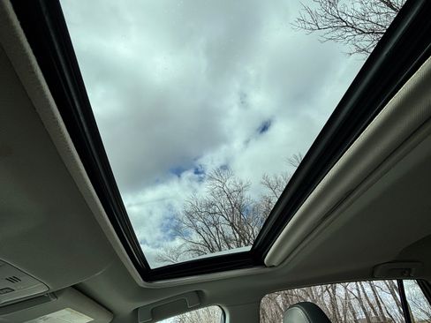 Used 2013 Toyota RAV4 Limited image 9