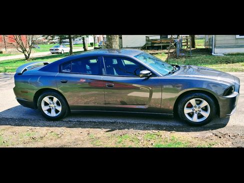 Used 2014 Dodge Charger SE image 8