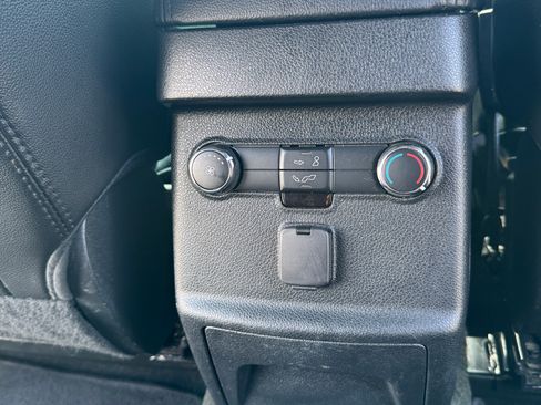 Used 2016 Ford Explorer XLT w/ Equipment Group 202A image 25