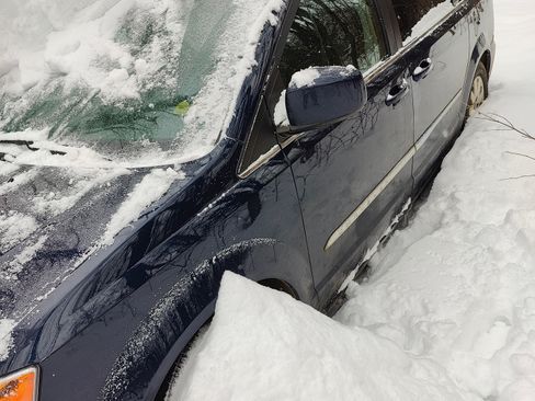 Used 2016 Chrysler Town & Country Touring image 8