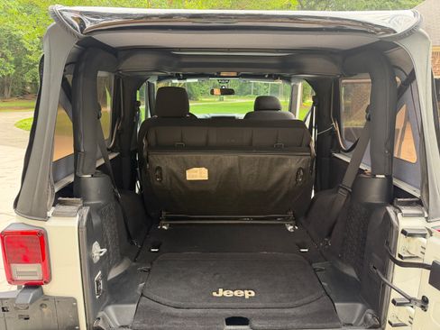 Used 2016 Jeep Wrangler Sport w/ Connectivity Group AWD/4WD image 19