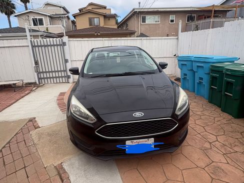 Used 2015 Ford Focus SE w/ Reverse Sensing Package FWD image 2
