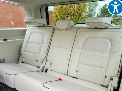 Used 2022 Lincoln Navigator Black Label image 12