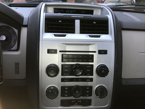 Used 2009 Mercury Mariner Premier image 8