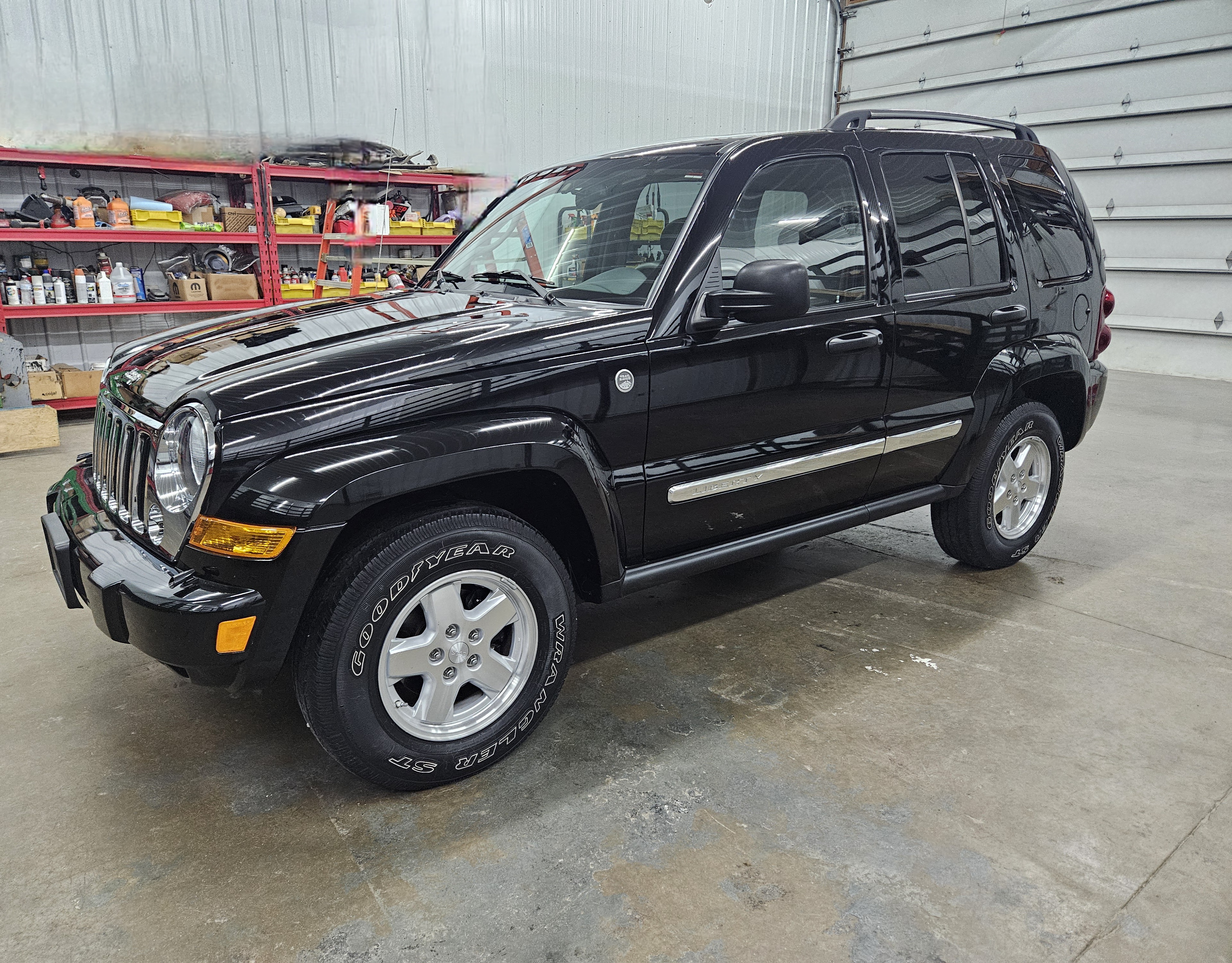 Used 2005 Jeep Liberty Limited AWD/4WD image 1