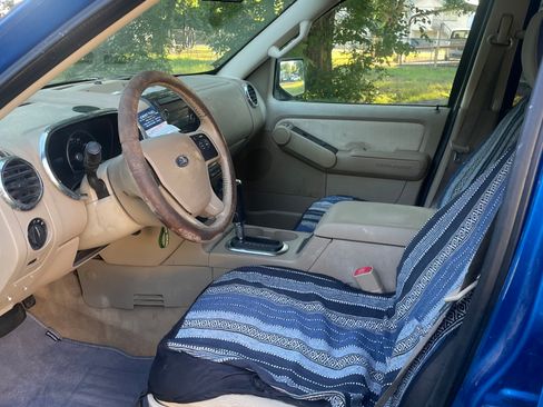 Used 2010 Ford Explorer XLT RWD image 5