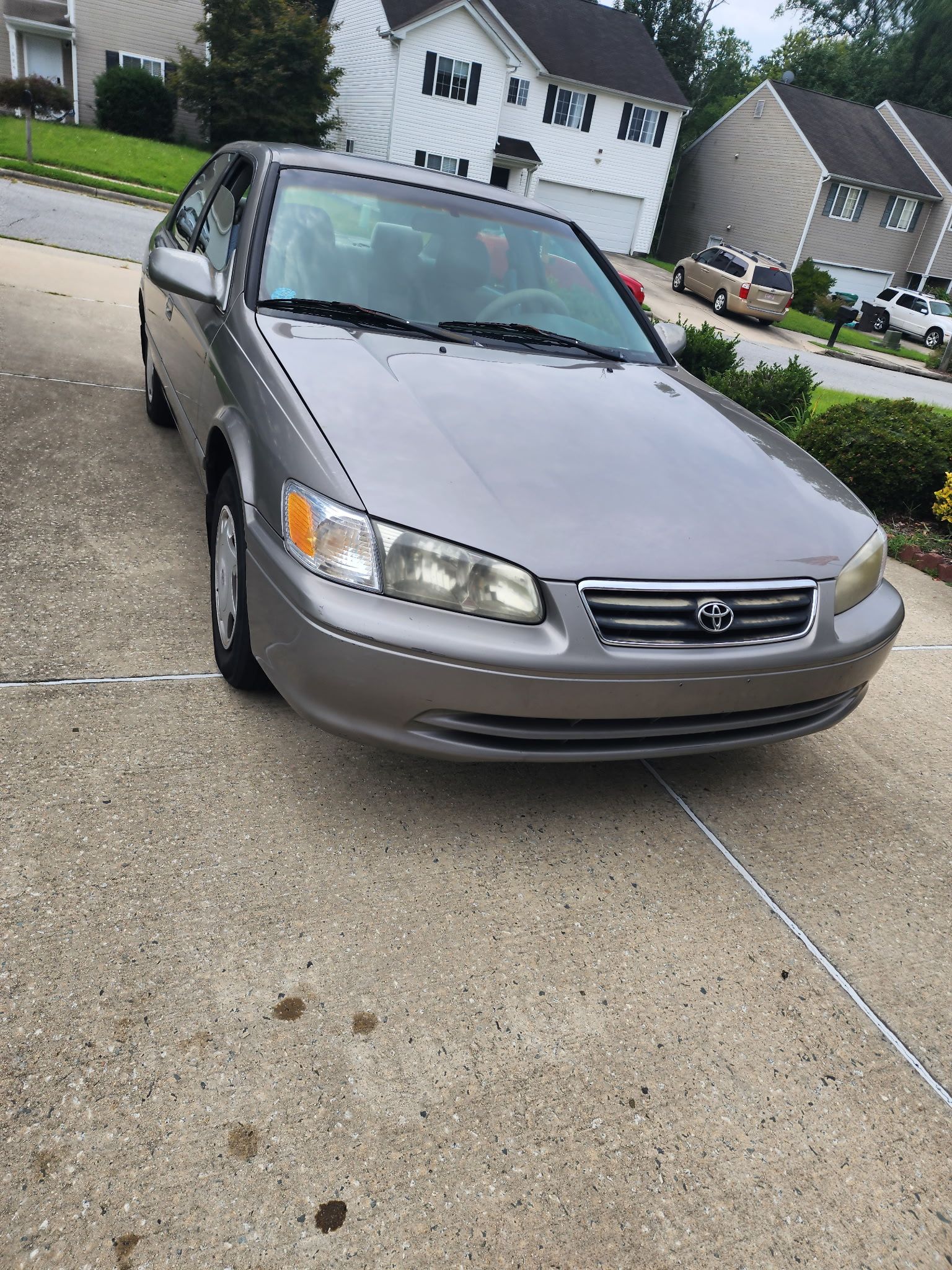 Used 2000 Toyota Camry CE w/ Value Pkg 1 FWD image 2