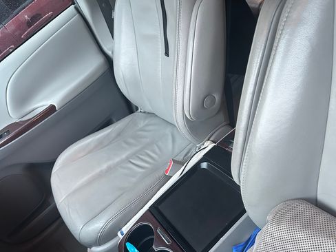 Used 2011 Toyota Sienna XLE image 2