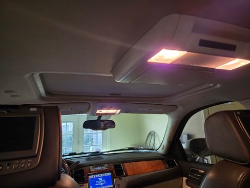 Used 2013 Cadillac Escalade Platinum image 9