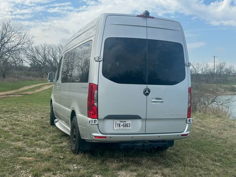 Used 2021 Mercedes-Benz Sprinter 2500 image 13