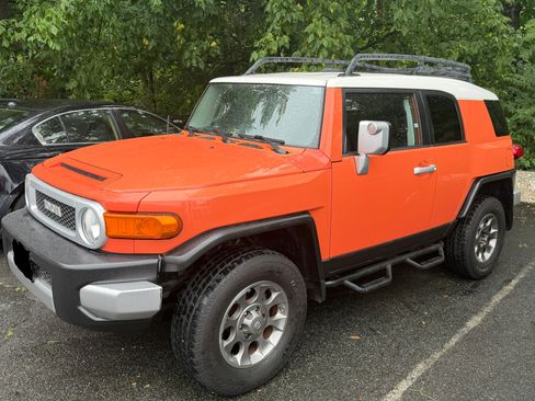 Used 2013 Toyota FJ Cruiser 4WD w/ Convenience Pkg image 1