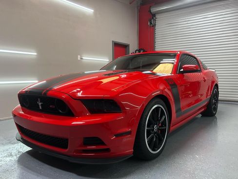 Used 2013 Ford Mustang Boss 302 w/ Boss 302 Accessory Pkg RWD image 11