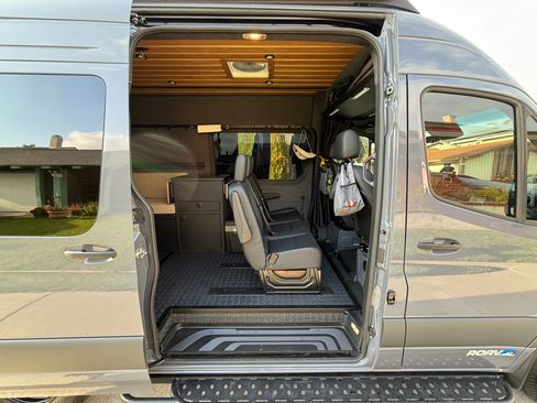 Used 2024 Mercedes-Benz Sprinter 2500 image 6